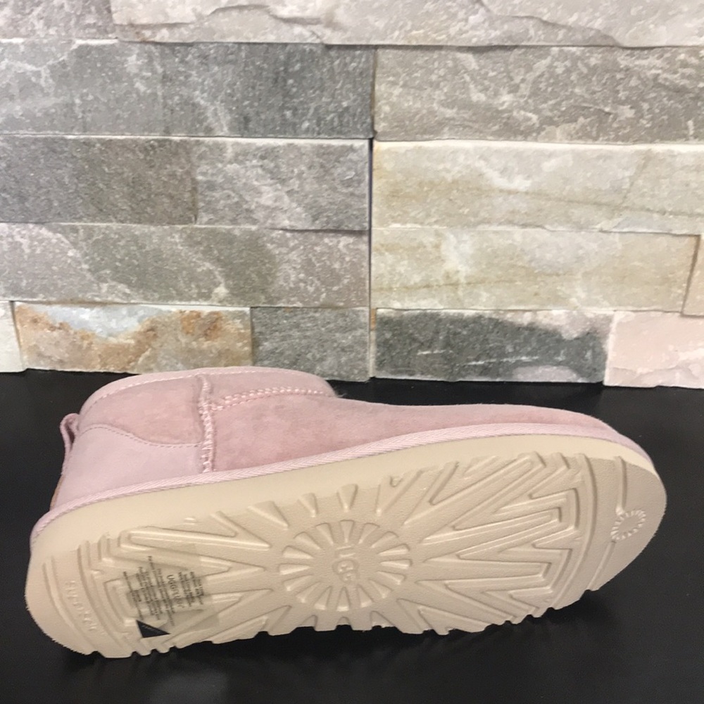 🎁 UGG Womens Classic Ultra Mini Ankle Boot - Picture 9 of 10